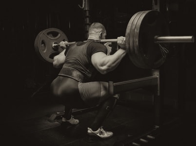 Grundübungen Squats Kniebeugen Krafttraining
