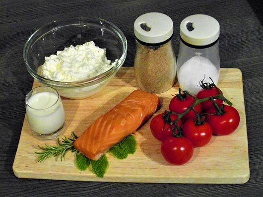 Lachs mit körnigem Frischkäse