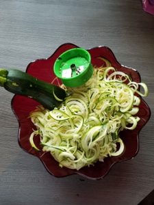 Zubereitung des Low Carb Rezept Zucchini Bolognese