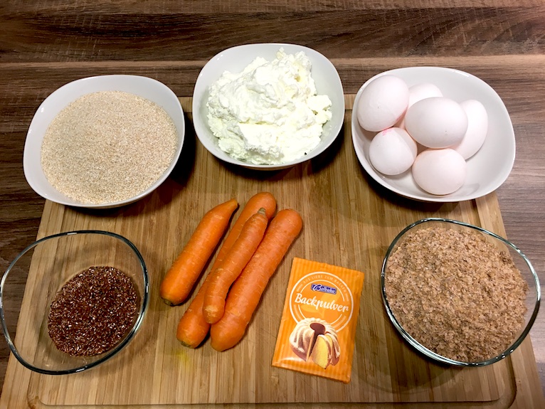 Zutaten für unser saftiges Low Carb Brot mit Magerquark und Karotte