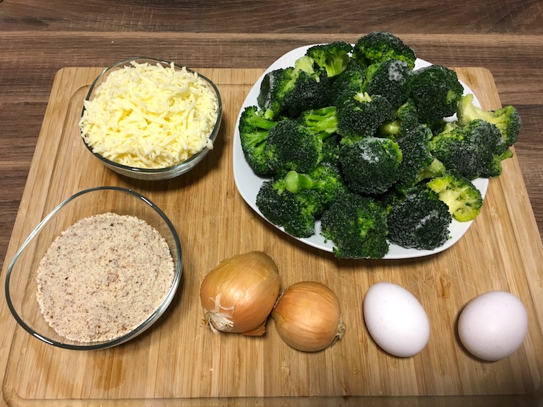Zutaten für unsere Low Carb Brokkoli & Cheese Fluffys